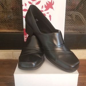 Black Leather Mootsie Tootsies Boots (9) - 2” heel